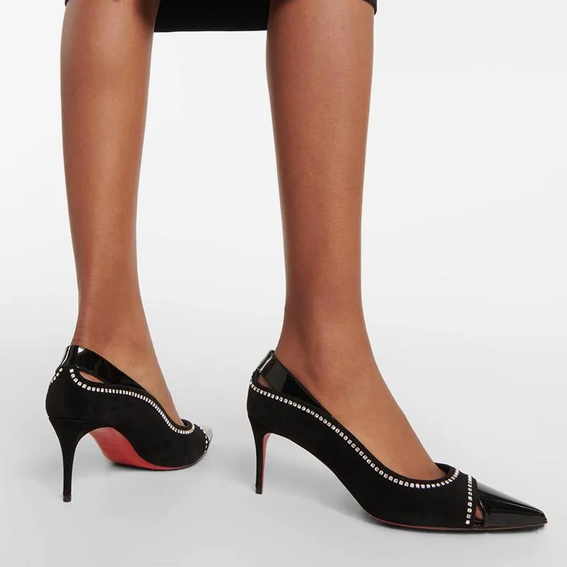 Eye-catching Black Leather Pump