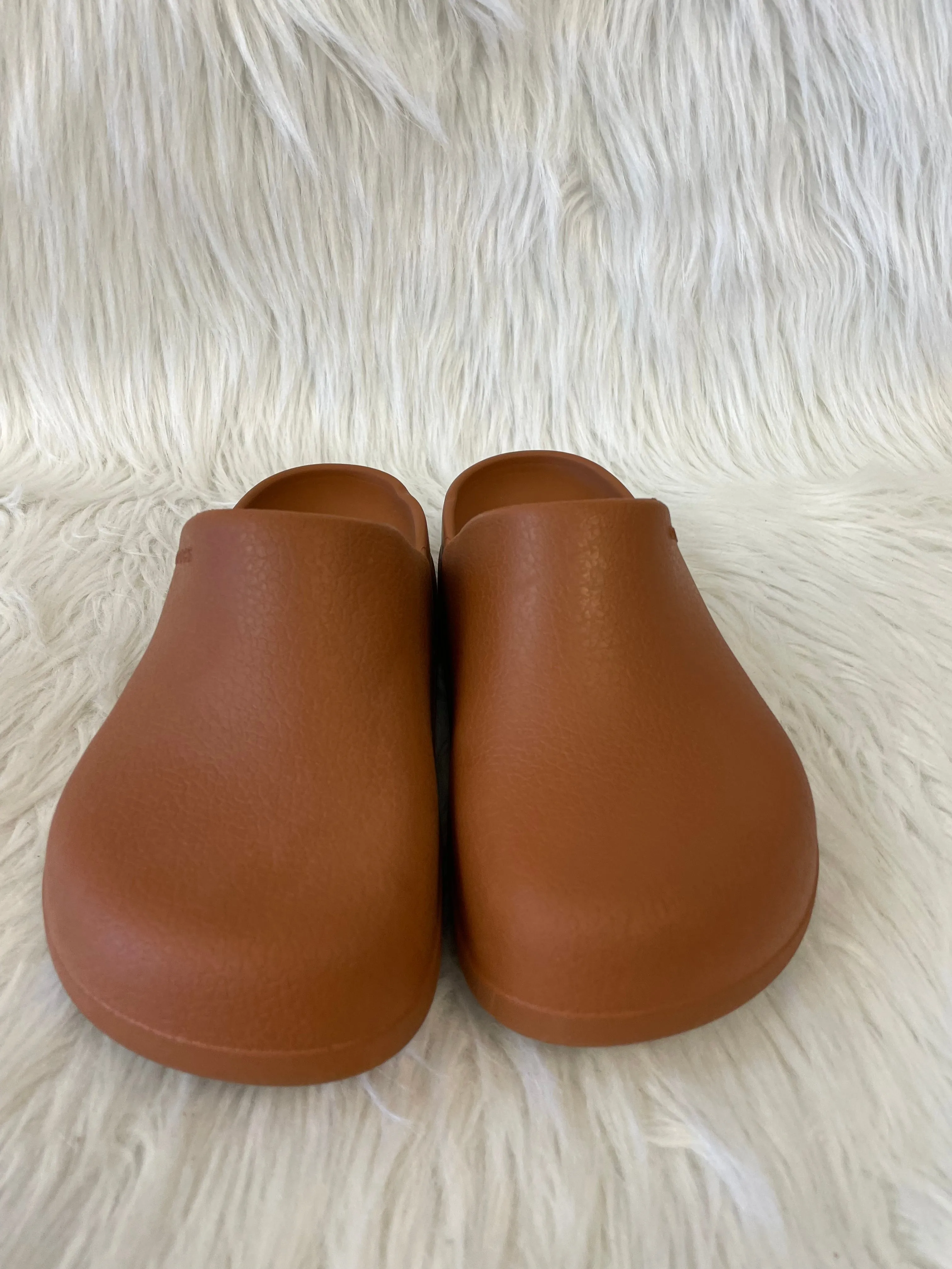 Shoes Flats By Crocs In Brown, Size: 7