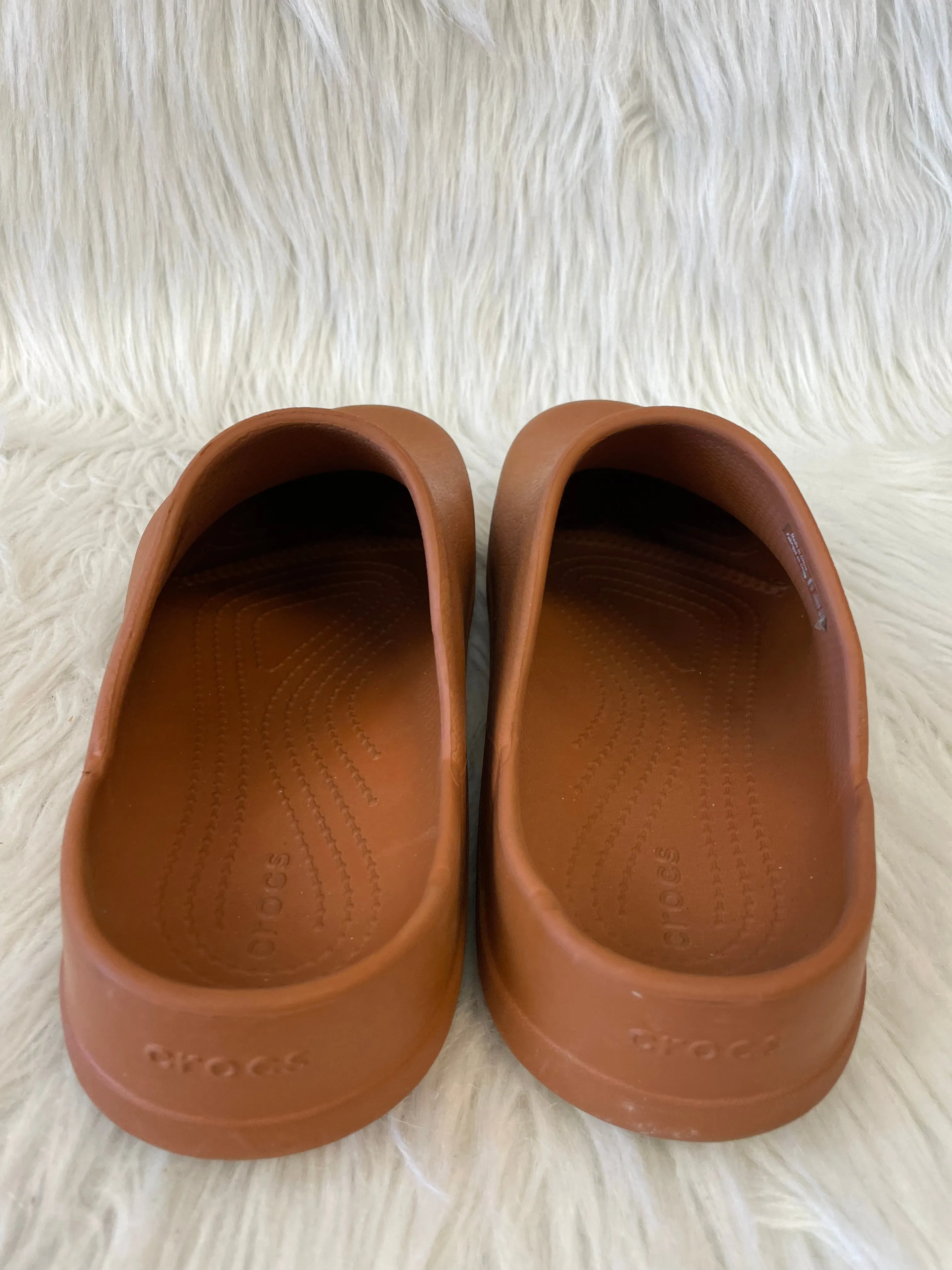 Shoes Flats By Crocs In Brown, Size: 7